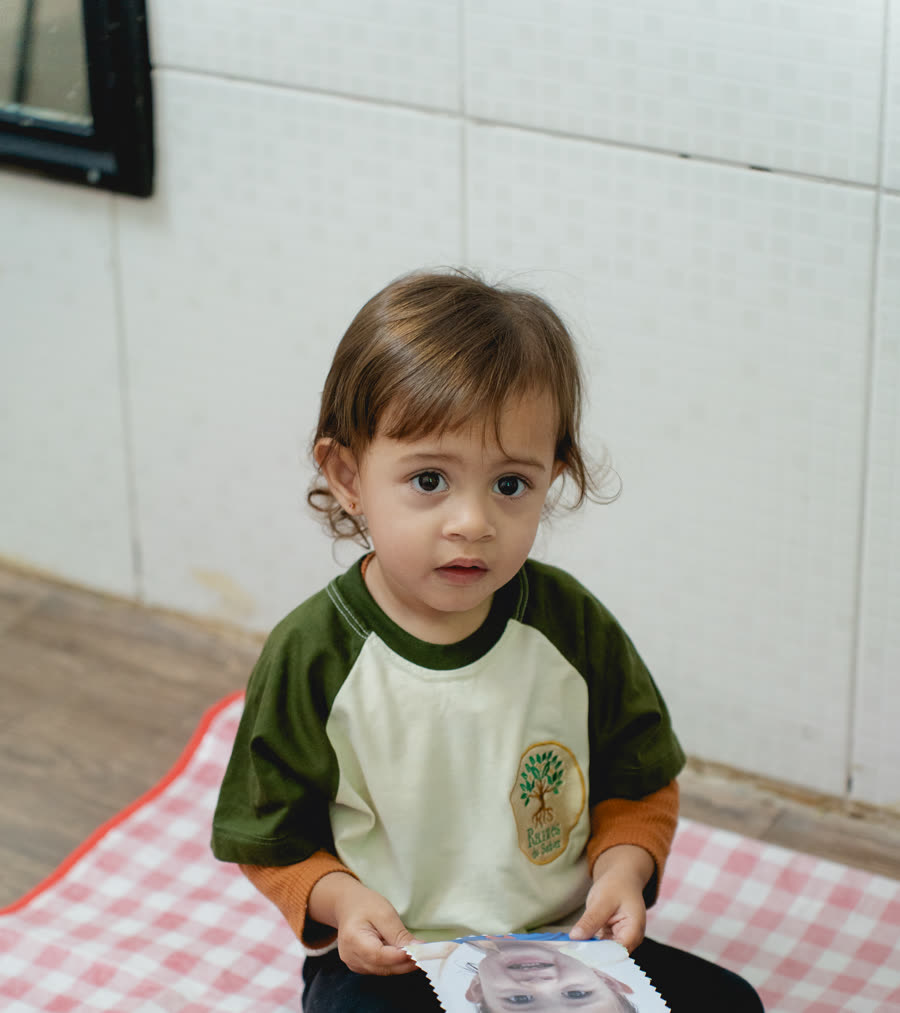 Criança da turma de Maternal na Raízes do Saber